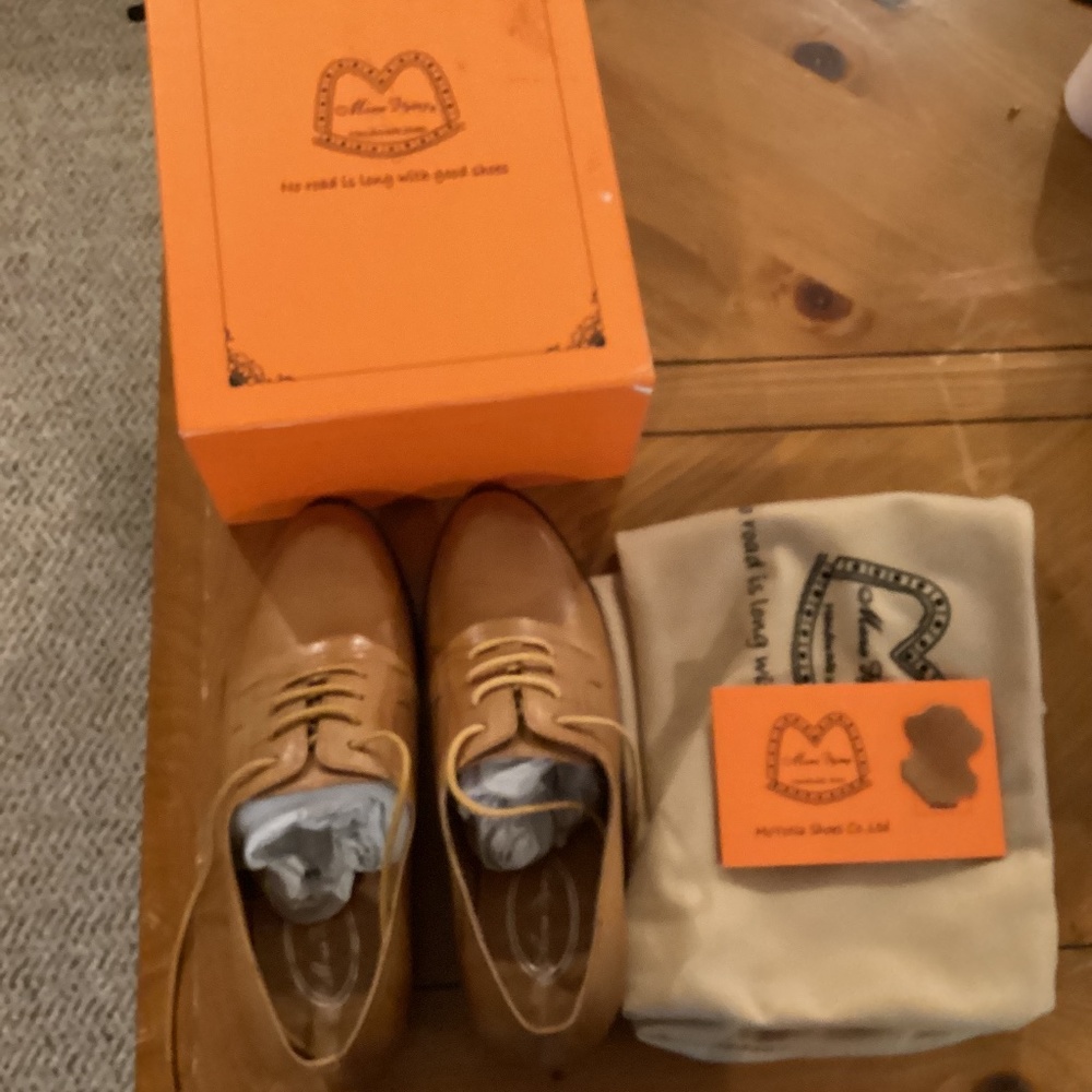 Mona Flying Women’s Leather Perforated Lace Up Oxfords